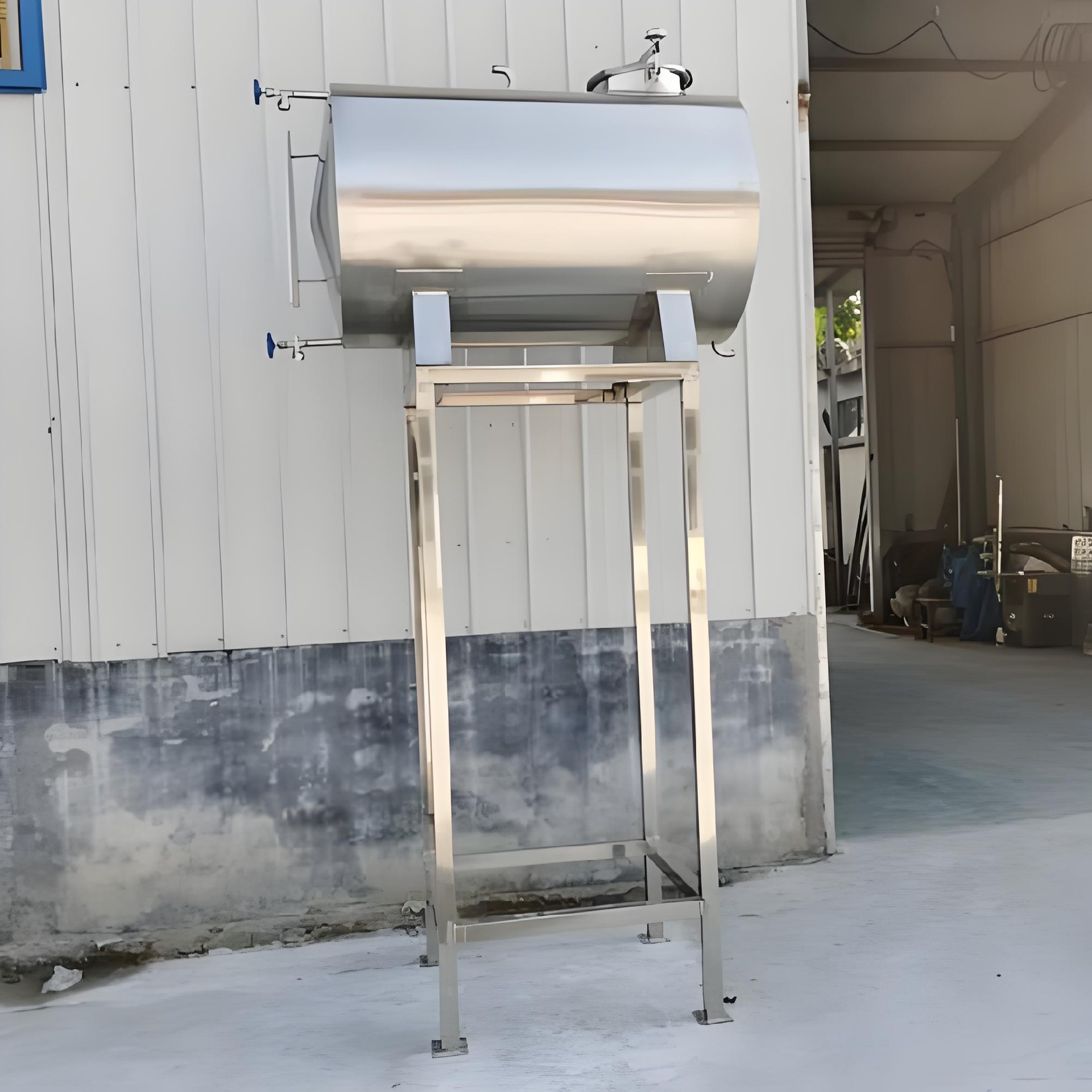 1748592827149107.jpg 不锈钢高位罐.jpg